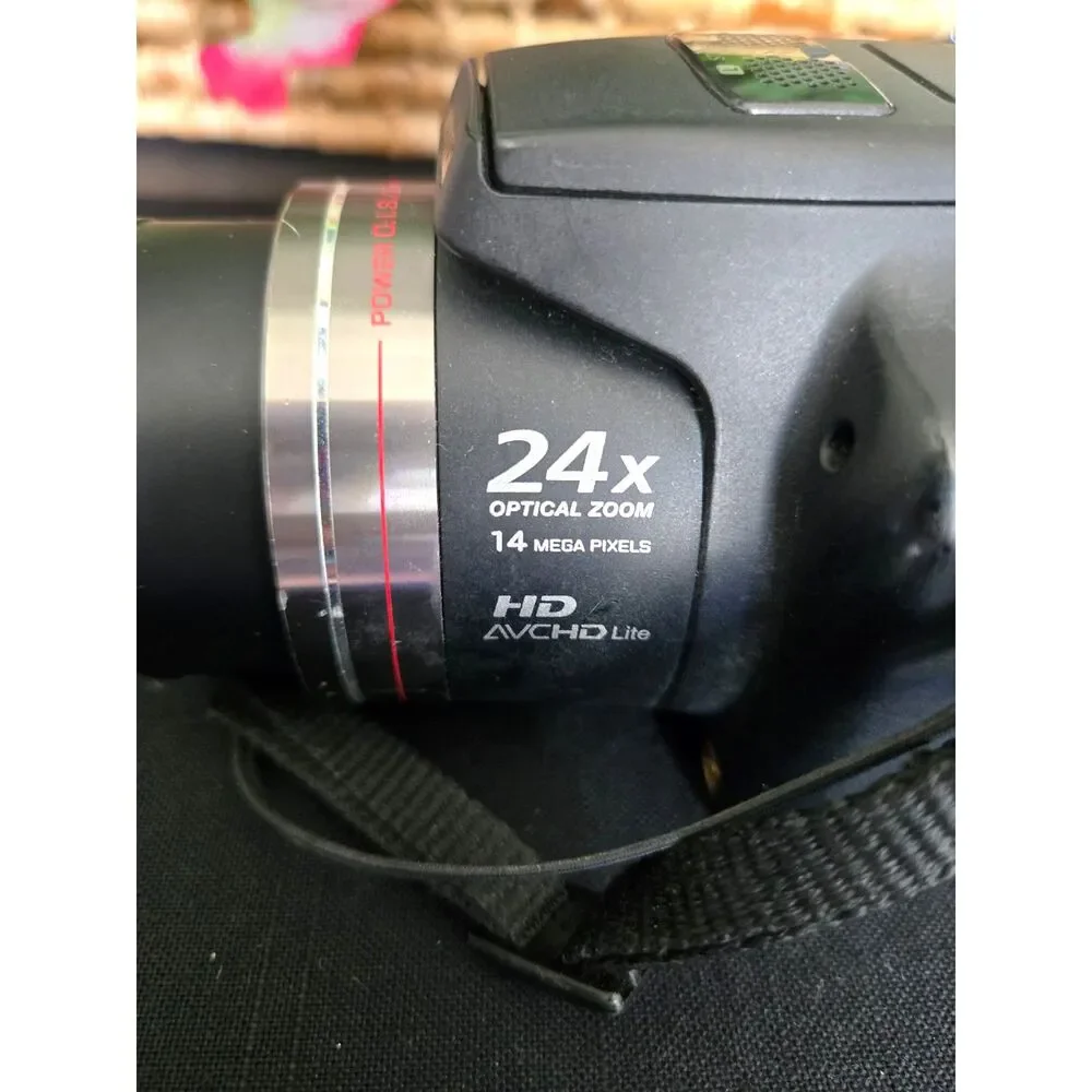 Panasonic Lumix DMC‑FZ40 Digital Camera 14.1MP 24x Zoom – Charger, Battery